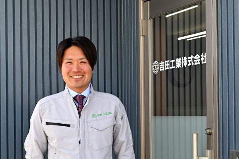代表取締役近影